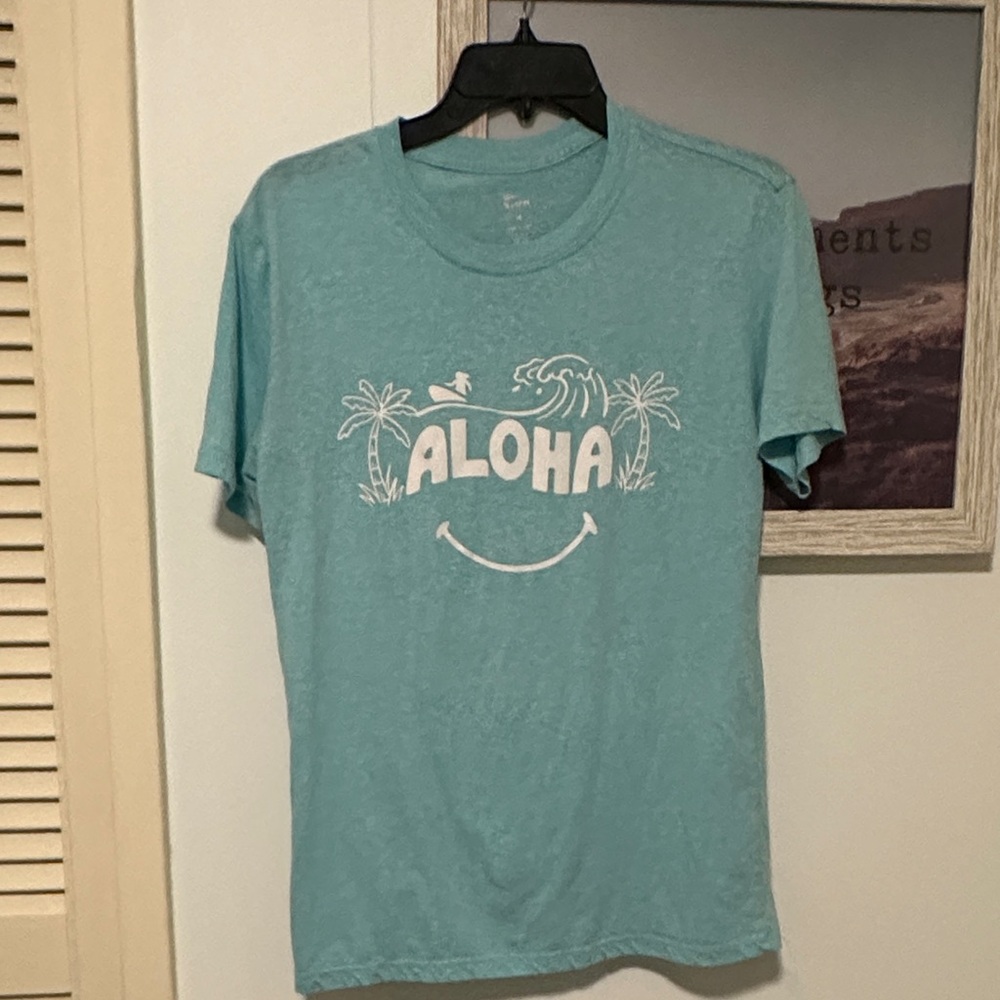 Size Medium Bluefin Hawaii Blue “Aloha” Graphic T-shirt